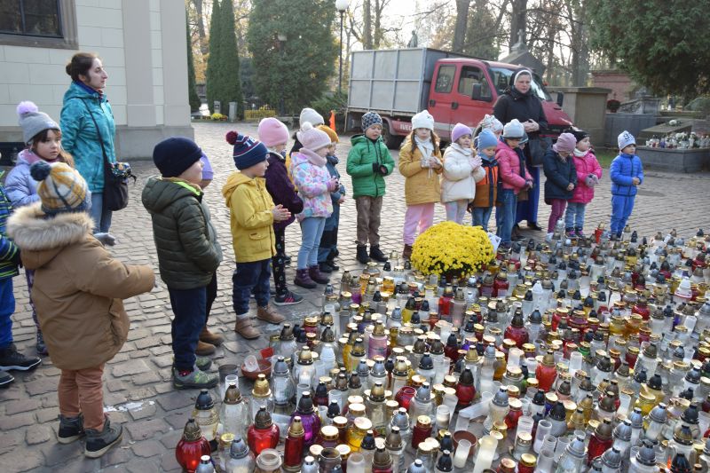 Wyjście na cmentarz Kamyczki