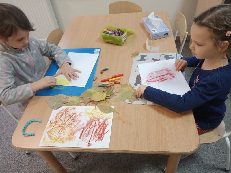 Jesienne zabawy sensoryczne u Iskierek